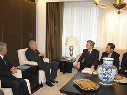 京都府議会日台親善議員懇話会の会長として訪台し、李登輝前総統にお会いしてきました