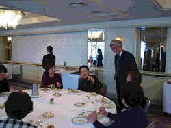 西田昌司議員を囲む女性の会