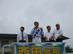 谷垣選対本部長と共に訴え