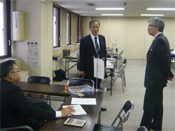 税務相談会場を視察