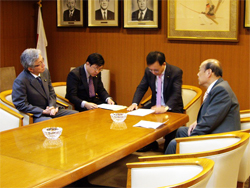 谷垣総裁に７０歳定年制厳守を要請