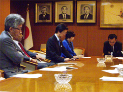 谷垣総裁にリーダーシップ発揮求める