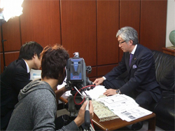 小沢民主党幹事長の不動産取得問題でテレビ東京の取材