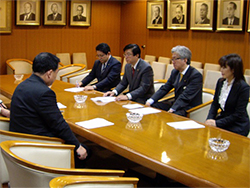 大島幹事長へシャドーキャビネット（影の内閣）