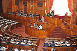 参議院本会議にて仙谷官房長官に対する問責決議案の賛成討論