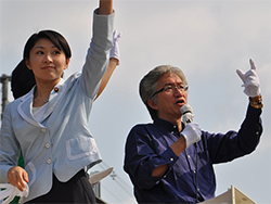 小渕優子議員と共に二ノ湯候補の応援演説