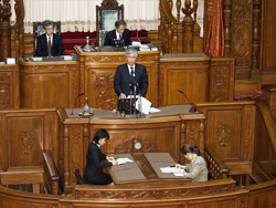 参議院本会議にて代表質問