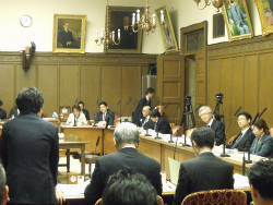 参議院財政金融委員会