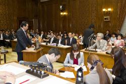 参議院予算委員会