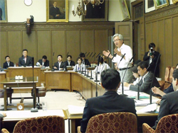 野田財大臣に第2次補正に対する怠慢な姿勢を厳しく追及