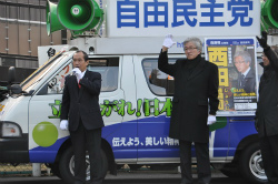 門川大作京都市長とJR西大路駅にて街頭活動